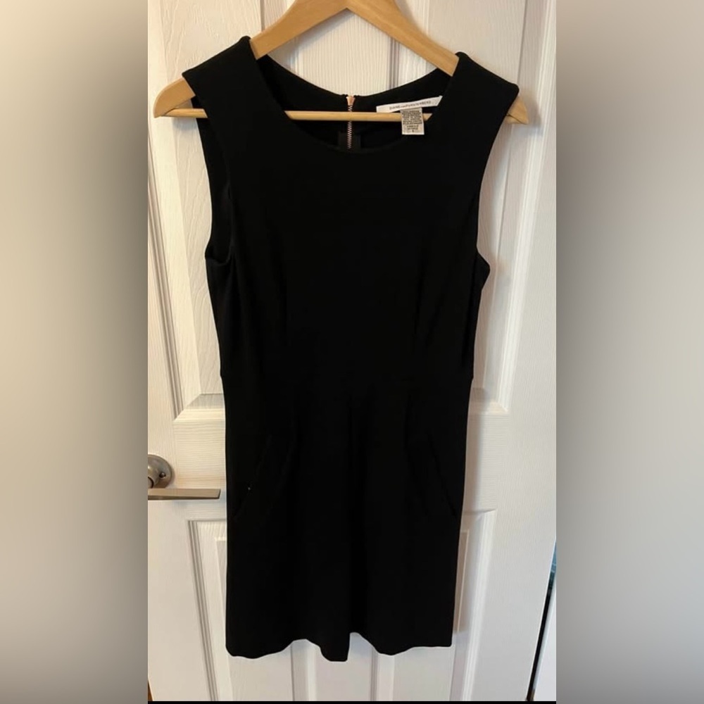 Diane Von Furstenberg dress…it has POCKETS🔥